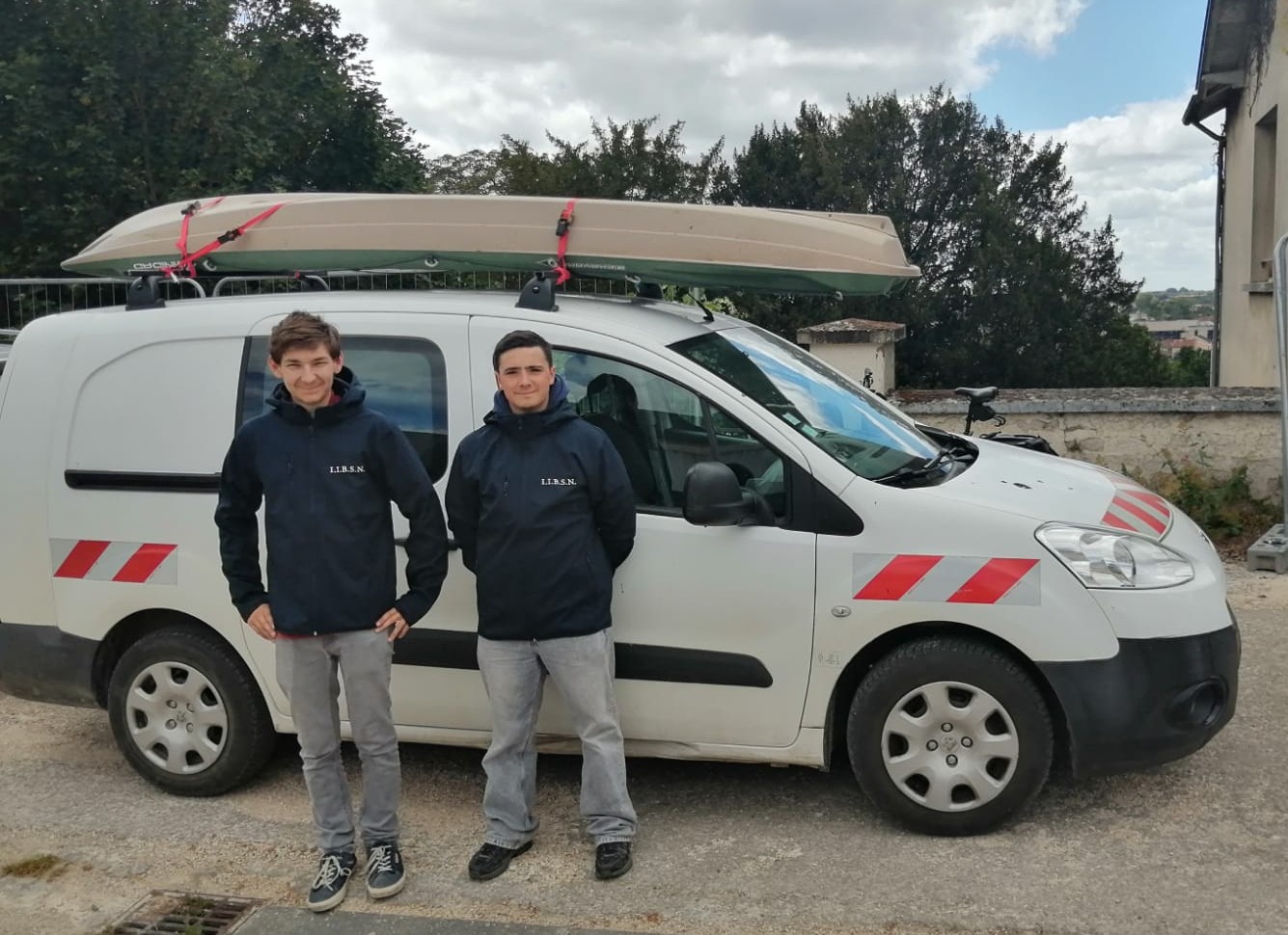 Prospections en cano&euml; sur la S&egrave;vre Niortaise : 2 stagiaires en mission