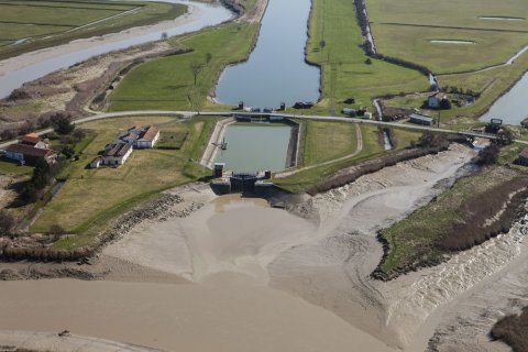 Vue aérienne de lÉcluse du Brault