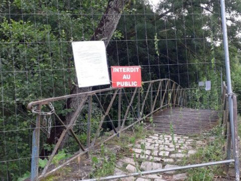 Fermeture de la passerelle de l'Adressoir, nommée également "Contour d'Auzeille"