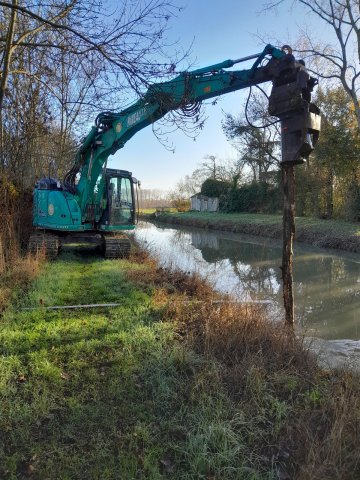 Travaux de confortement de berge à Saint Sigismond