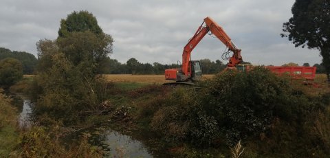 Désencombrement du canal du Mignon à Chaban